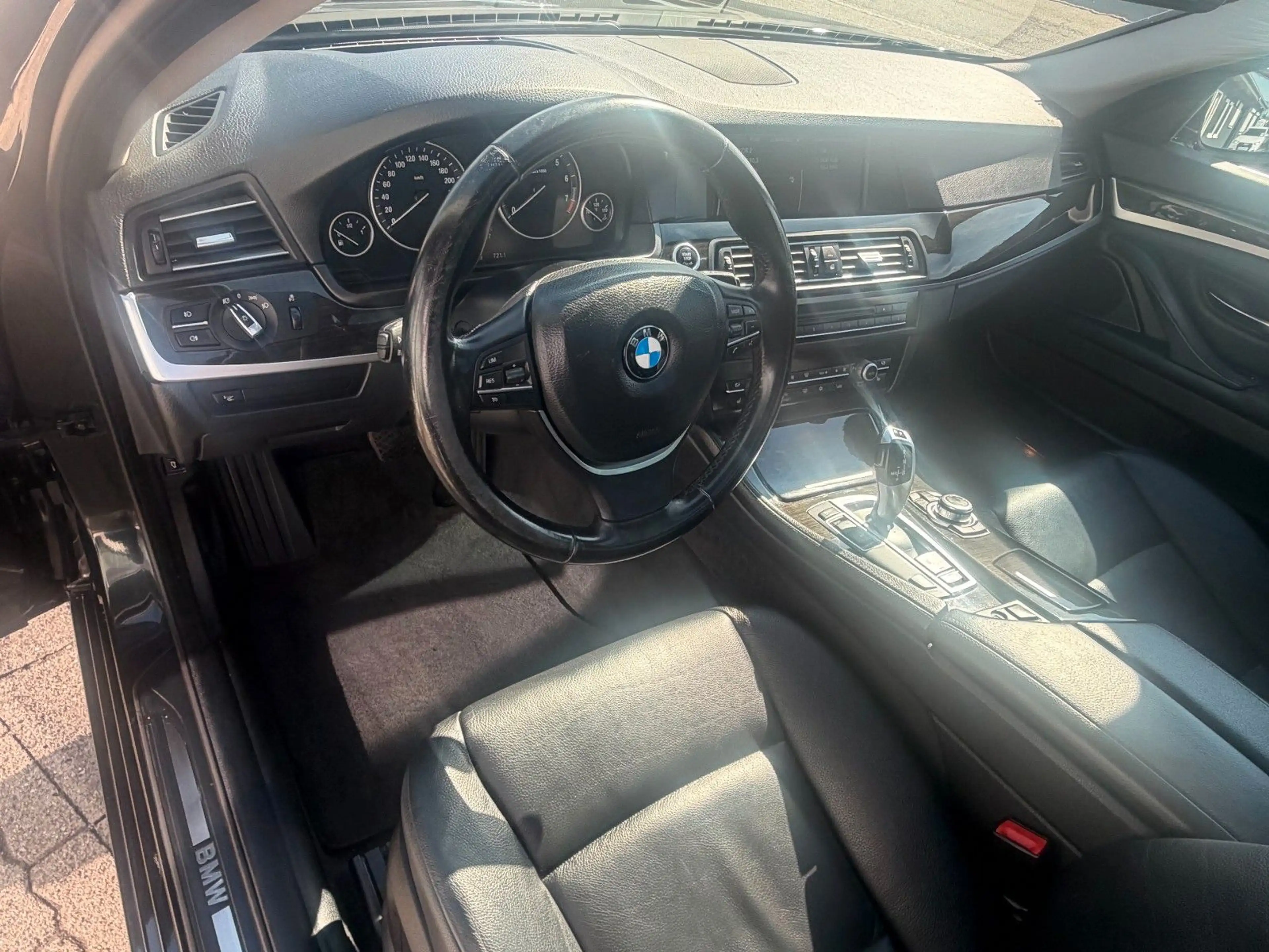 BMW 523 i Touring Aut./ Panorama/ Leder/ Head-Up — photo 9