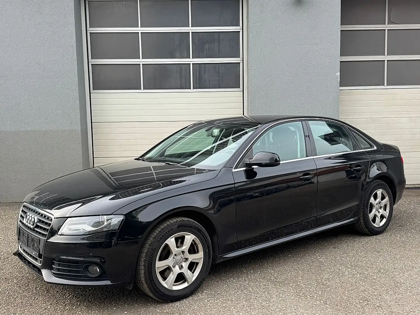 Audi A4 2,0 TDI Noir - 1