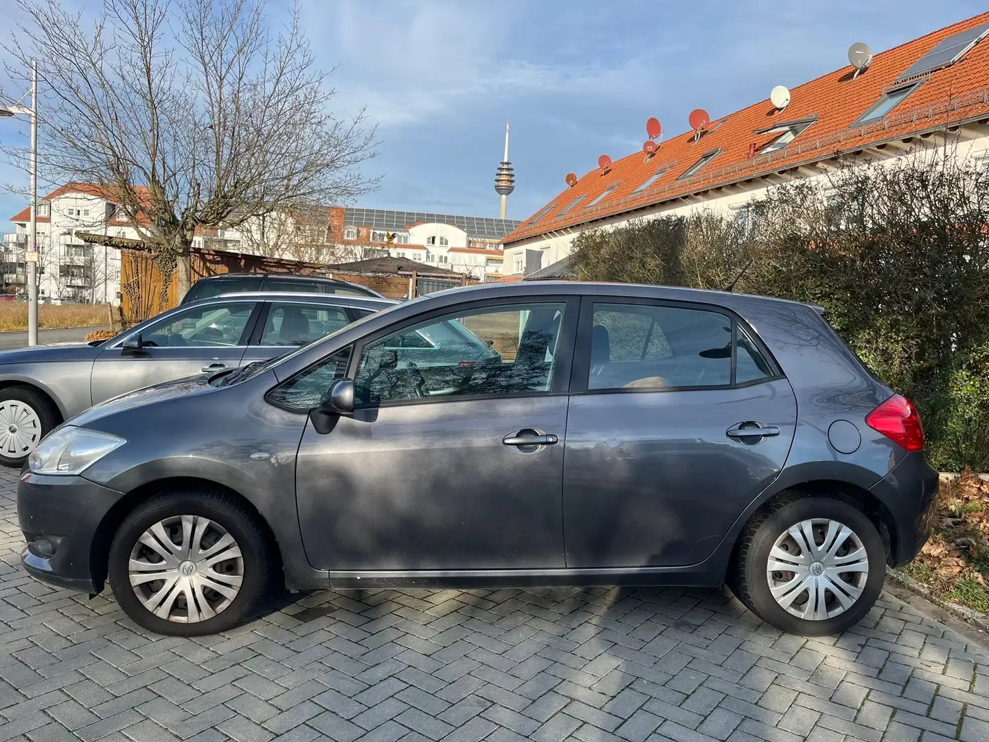 Toyota Auris Sol Grau - 2
