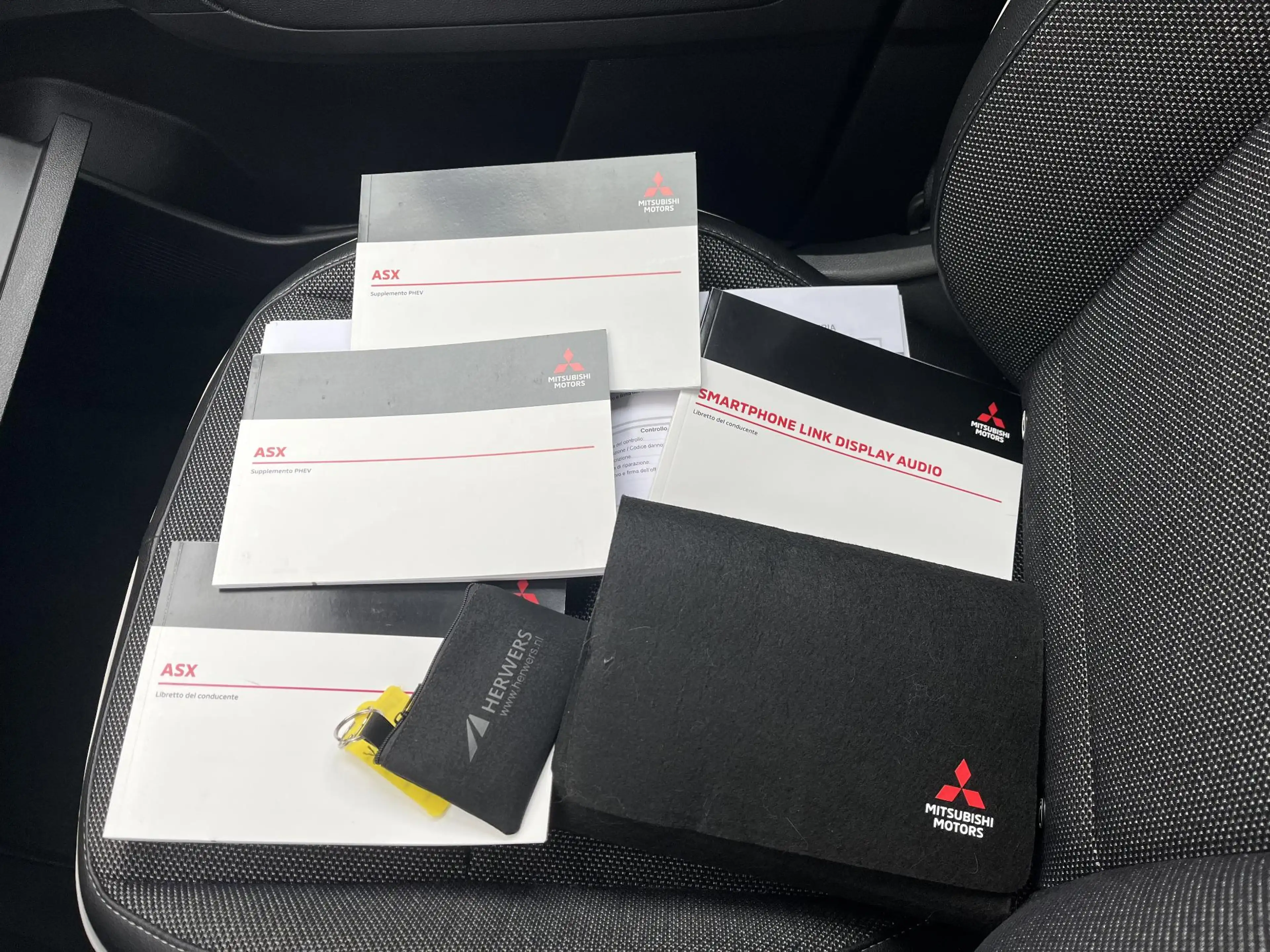 Mitsubishi ASX 1.6 PHEV AT First Edition / Apple Carplay/Android — photo 2