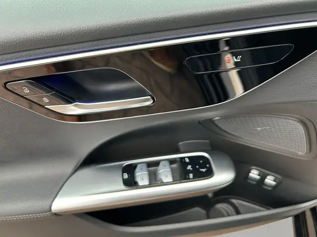 Mercedes-Benz C-Class view 12