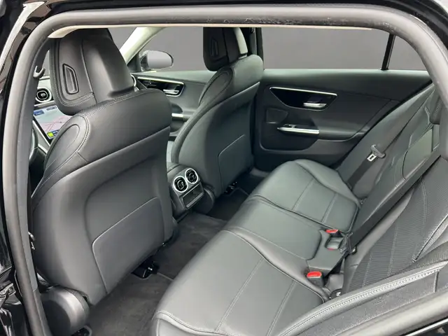 Mercedes-Benz C-Class view 8