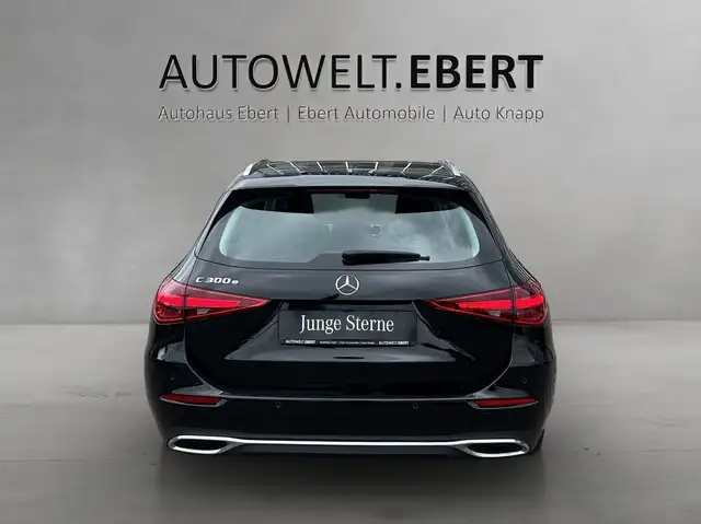 Mercedes-Benz C-Class view 4