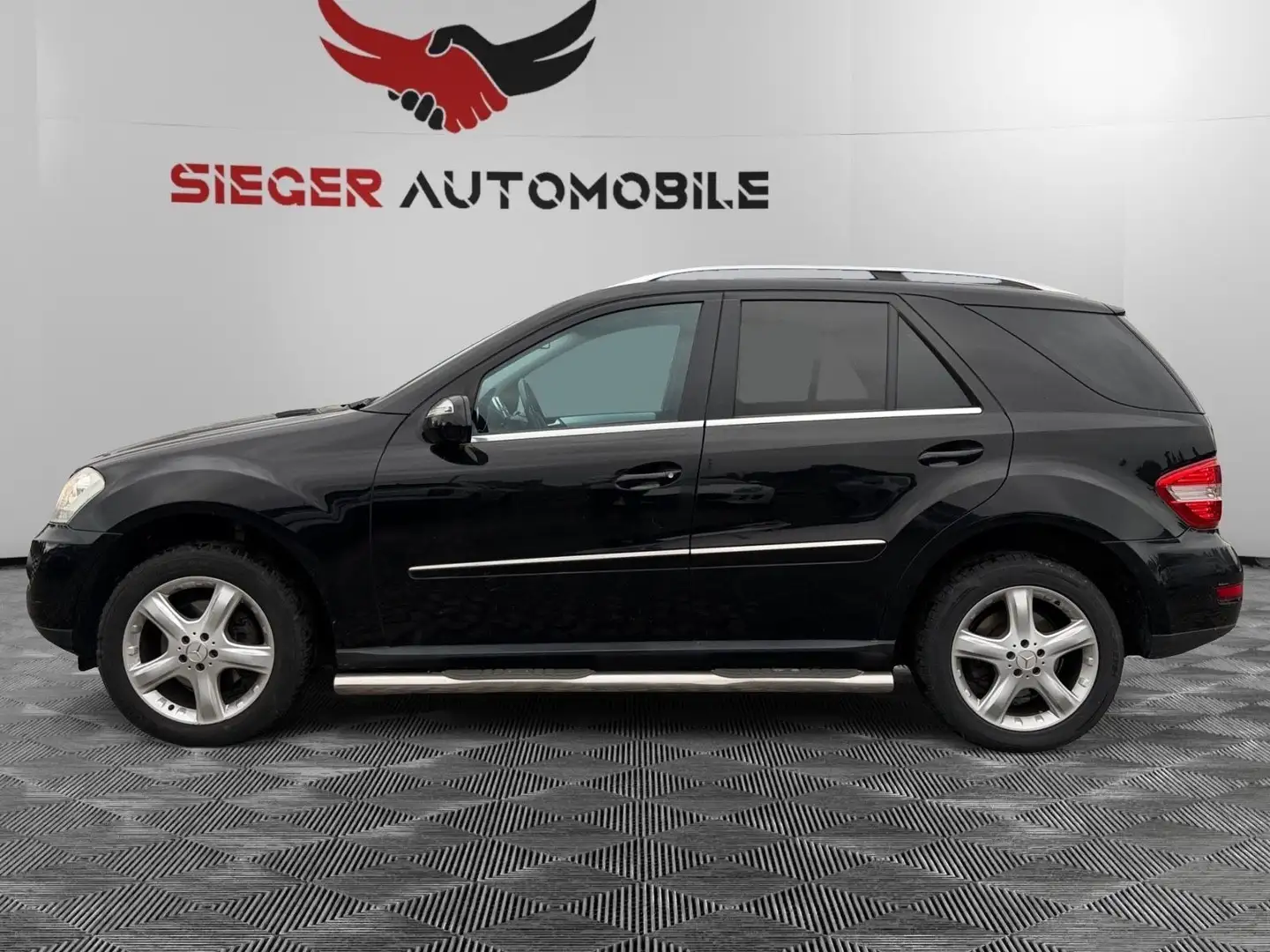 Mercedes-Benz ML 350 CDI AMG SPORTPAKET, NAVI, GSD, LEDER Schwarz - 2