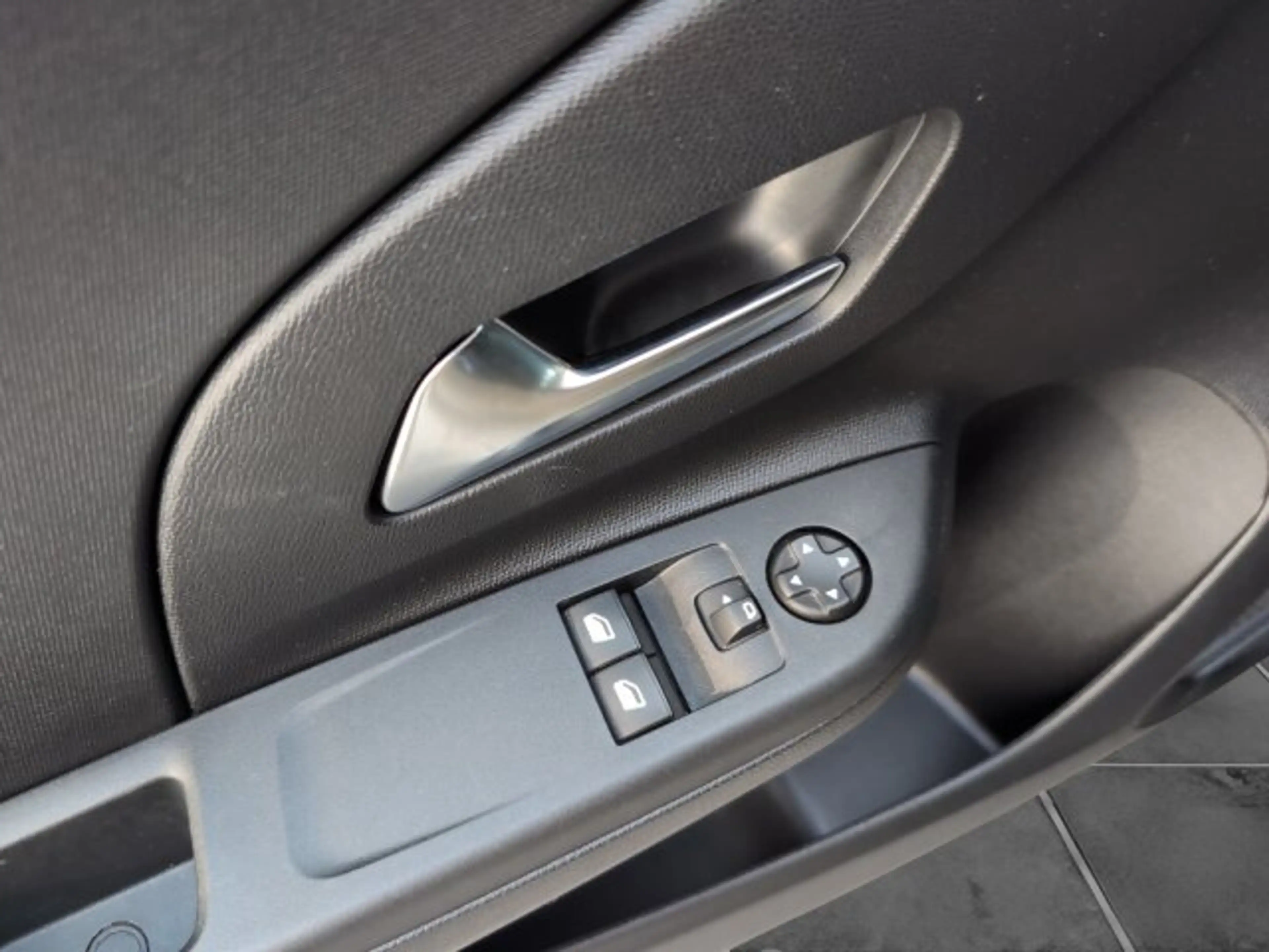Opel Corsa-e Edition Automatik Klimaautomatik Sitzheizung (SI 130) — photo 7