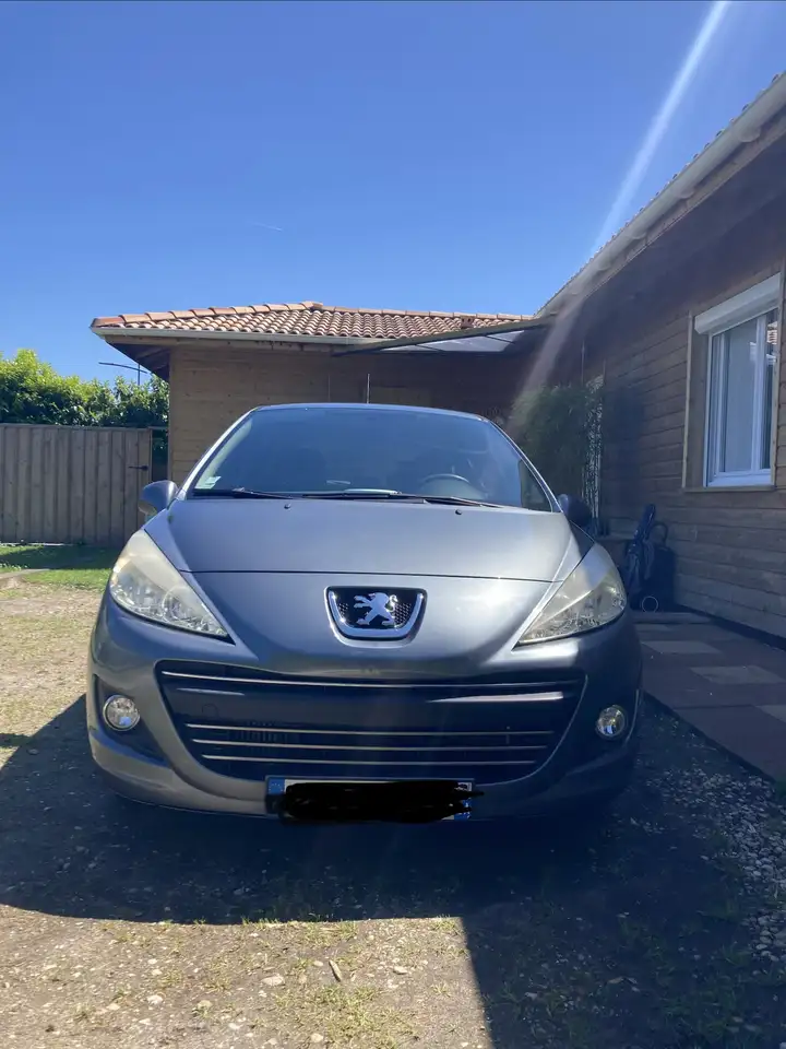 Peugeot 207 1.6 HDi 90ch FAP 99g BLUE LION Active