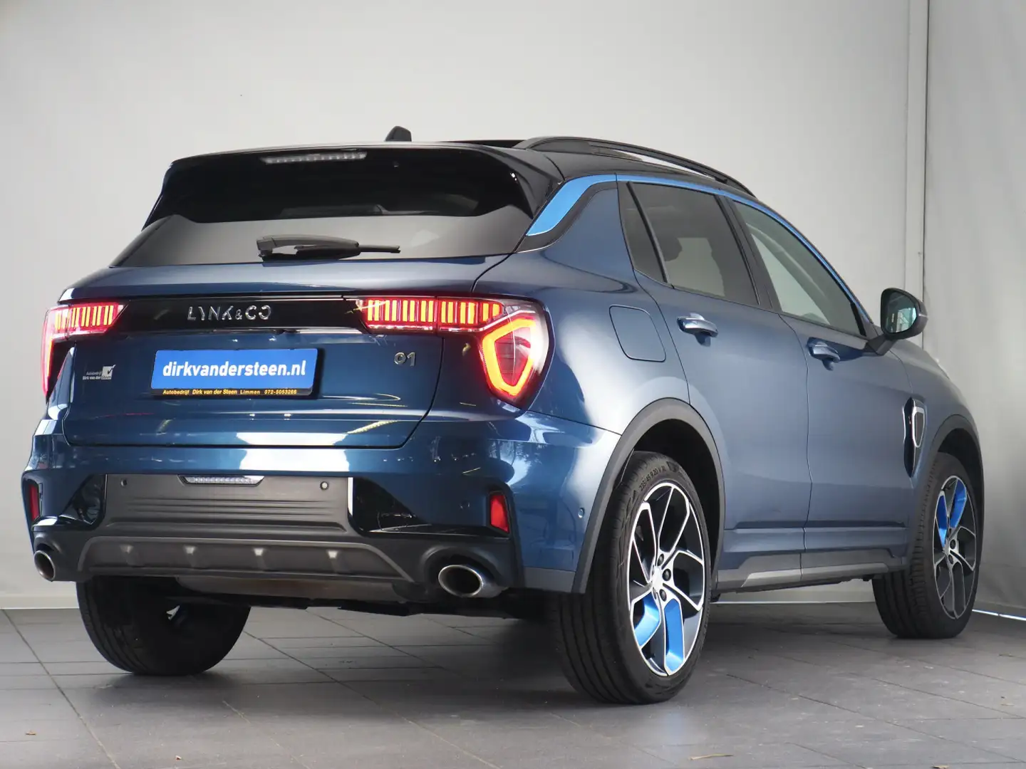 Lynk & Co 01 1.5 | 6.6 kWh Laden | 360° Camera | Botsherkenning Blauw - 2
