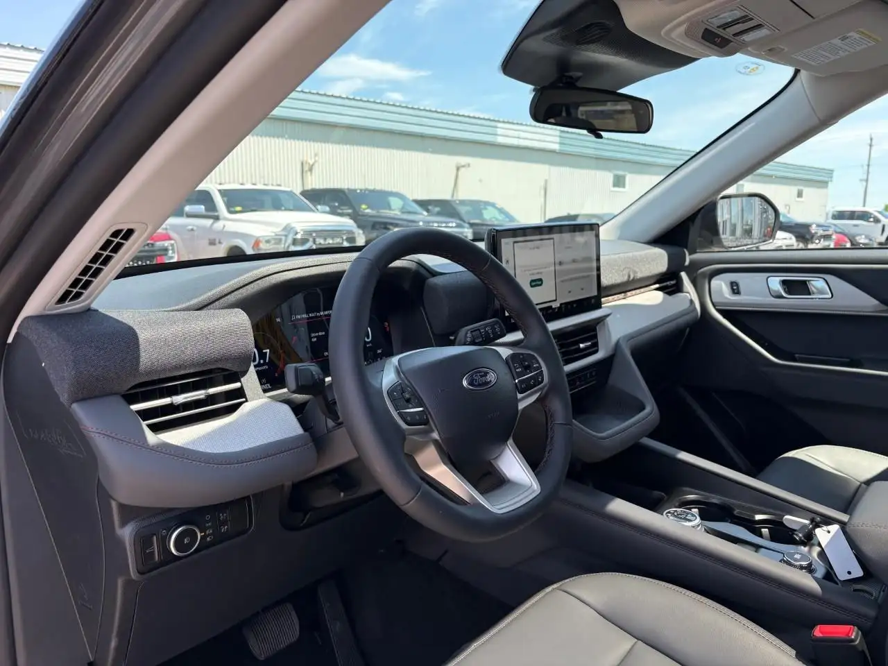 Ford Explorer photo Ford Explorer
