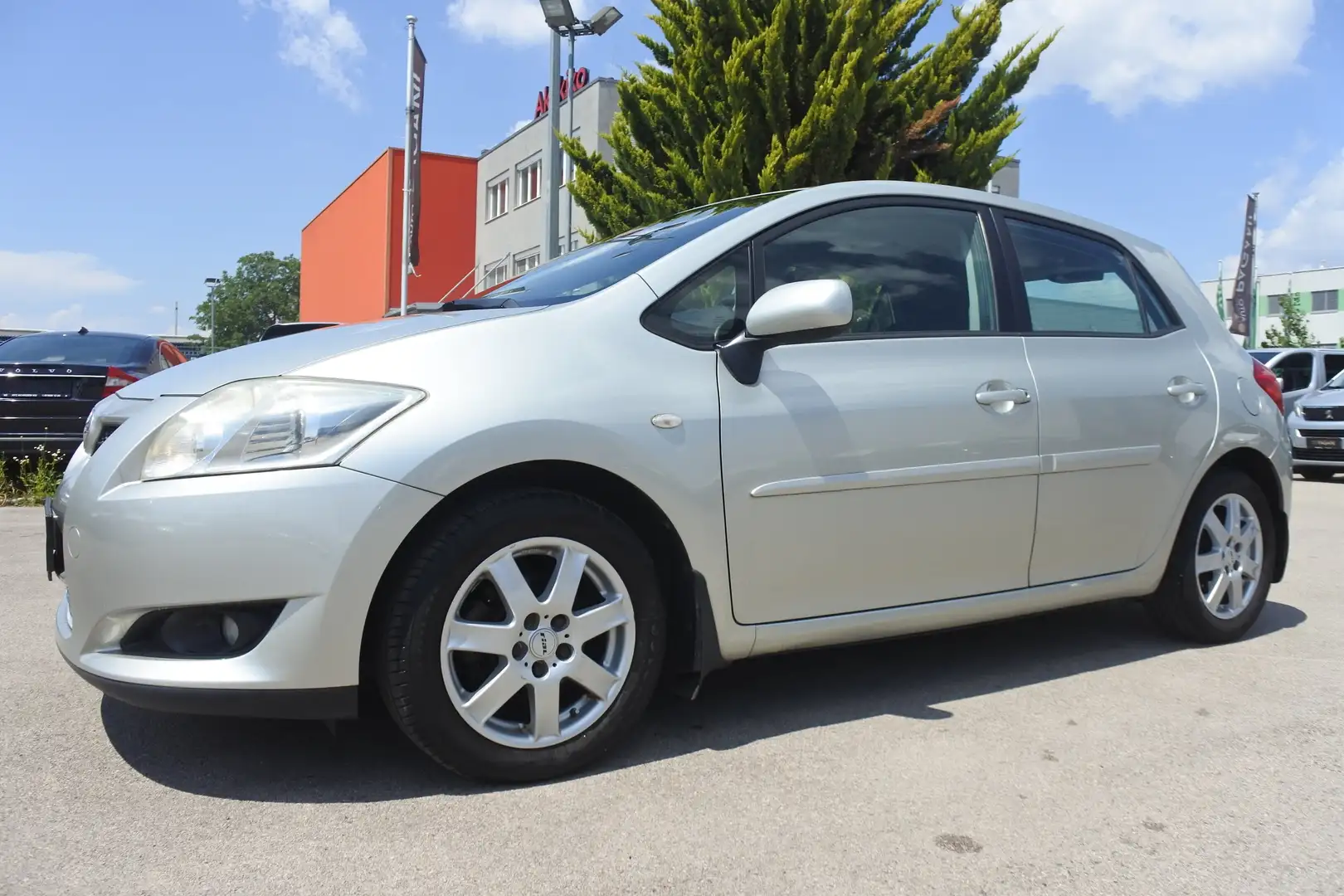 Toyota Auris Auris 1,6 Dual  VVT-i High  MMT High Silber - 2