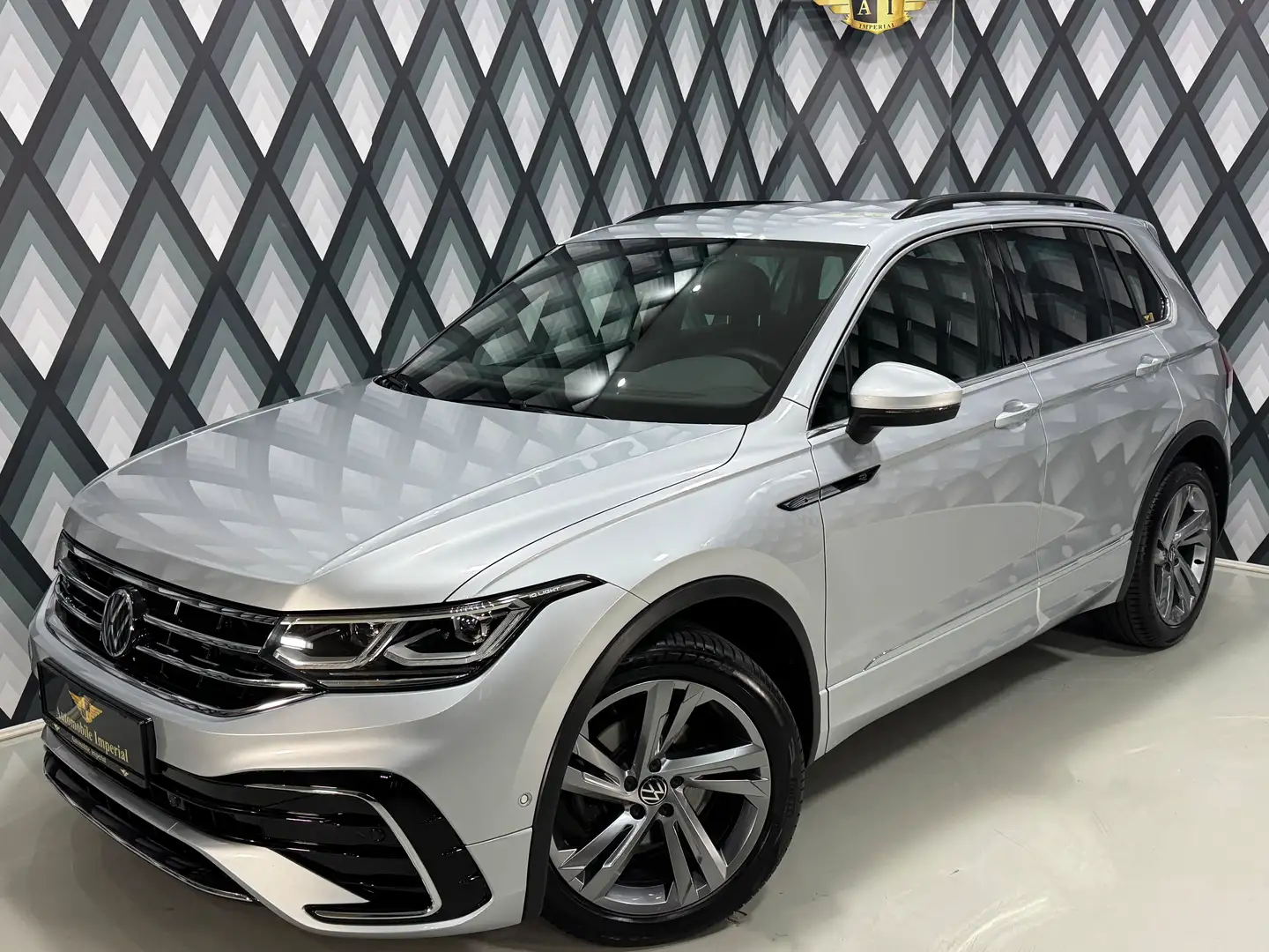 Volkswagen Tiguan 2.0 TDI DSG FACELIFT // R-LINE // 1.BESITZ // Grau - 2