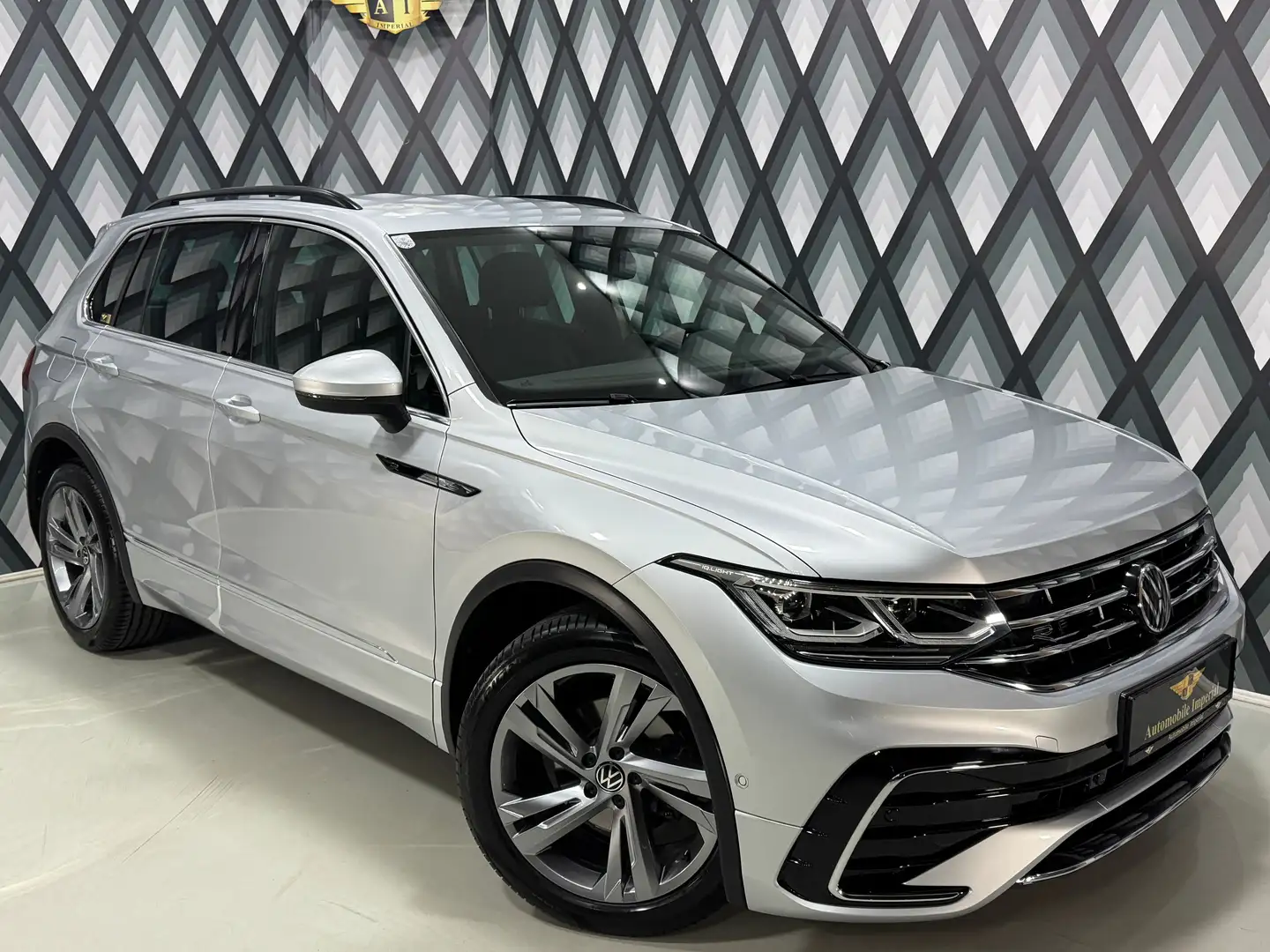 Volkswagen Tiguan 2.0 TDI DSG FACELIFT // R-LINE // 1.BESITZ // Grau - 1