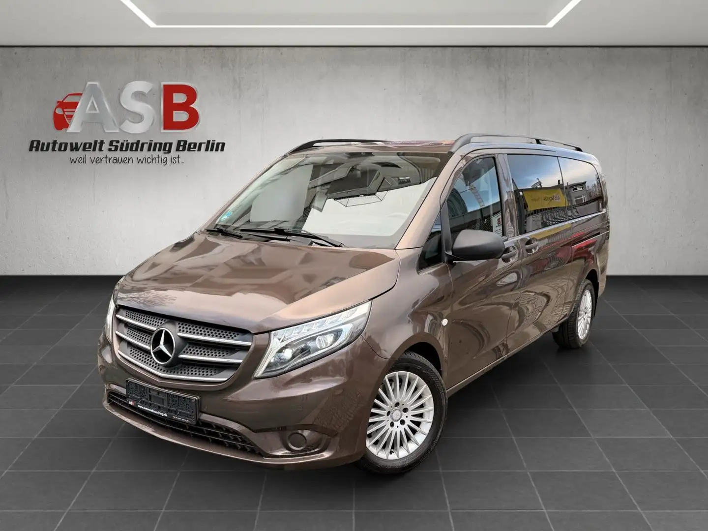 Mercedes-Benz Vito Tourer Pro 119 CDI Extralang 4MATIC LED Braun - 1