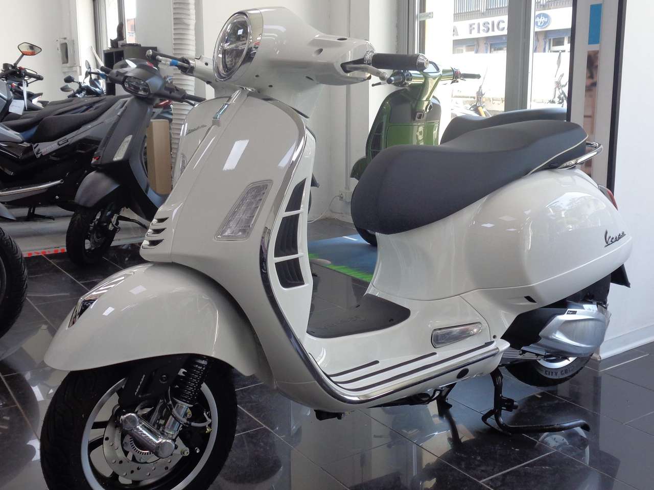 Vespa GTS Super 310