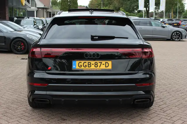 Audi Q8 view 16