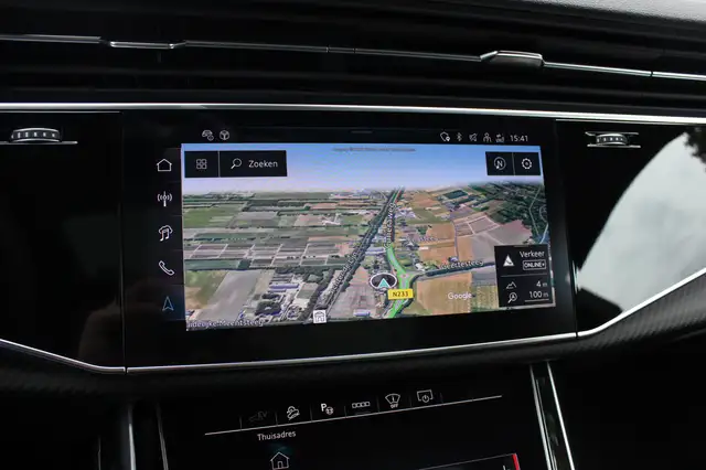 Audi Q8 view 24