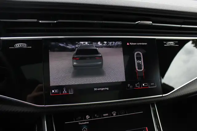 Audi Q8 view 29