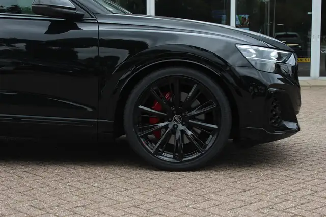 Audi Q8 view 15