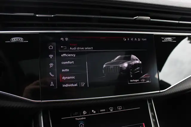 Audi Q8 view 25