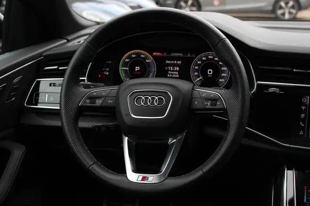 Audi Q8 view 19