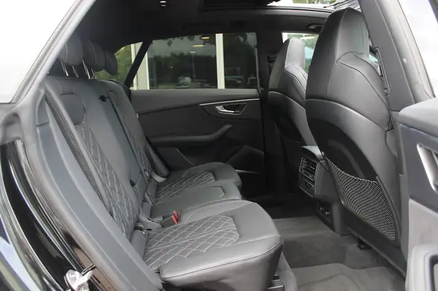 Audi Q8 view 13