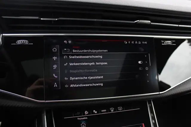Audi Q8 view 26