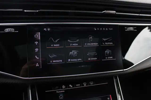Audi Q8 view 22
