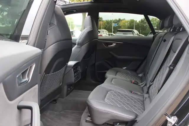 Audi Q8 view 12