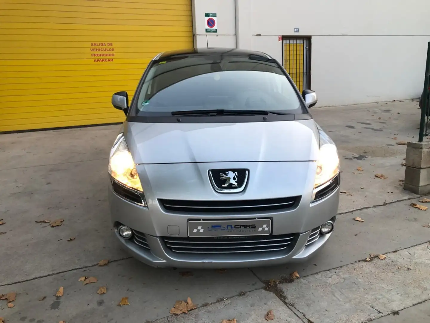 Peugeot 5008 1.6HDI FAP Access 110 Plateado - 1
