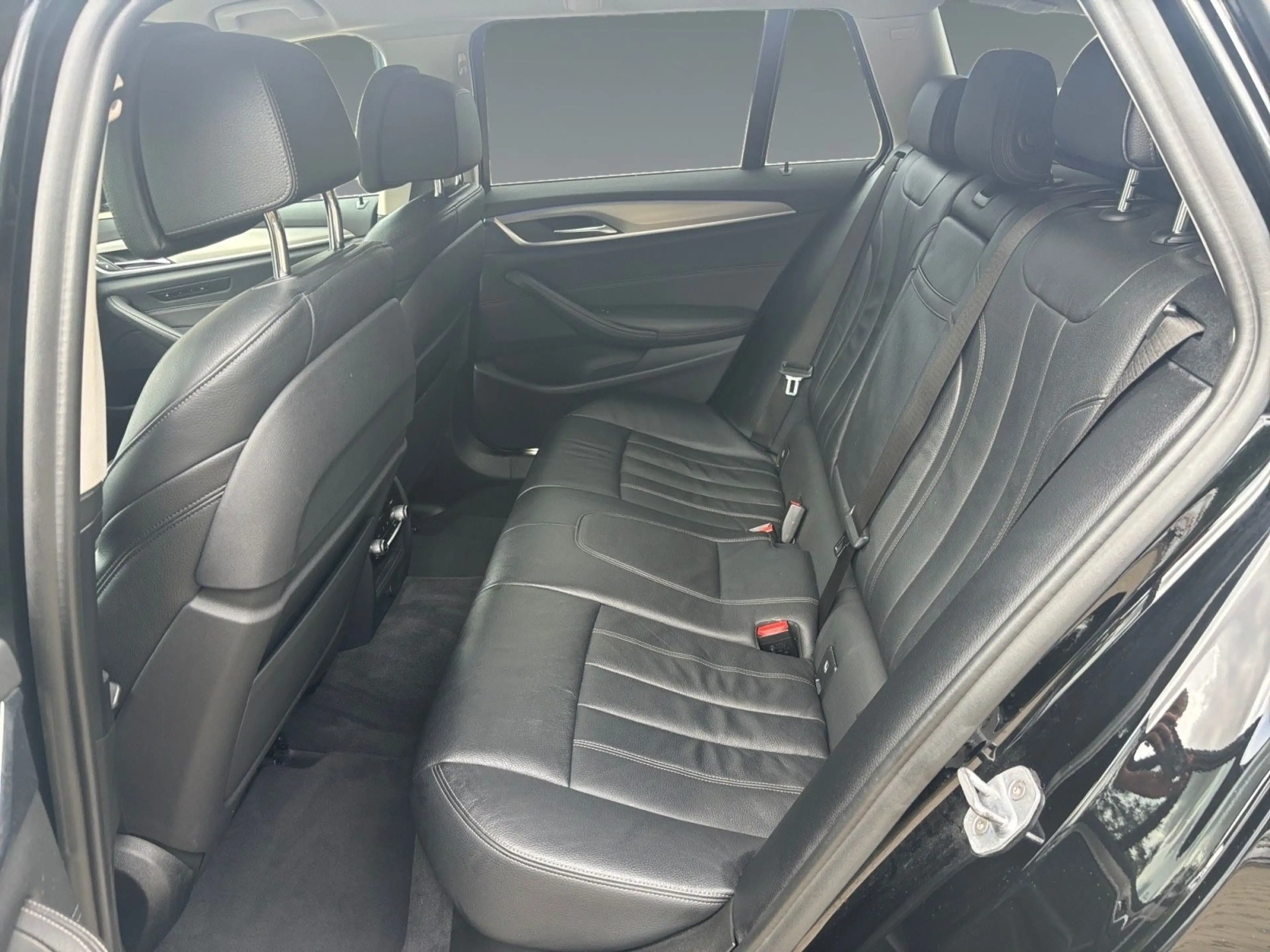 BMW 540 d xDrive Sport Line Leder Navi AHK 4xSitzh — photo 13