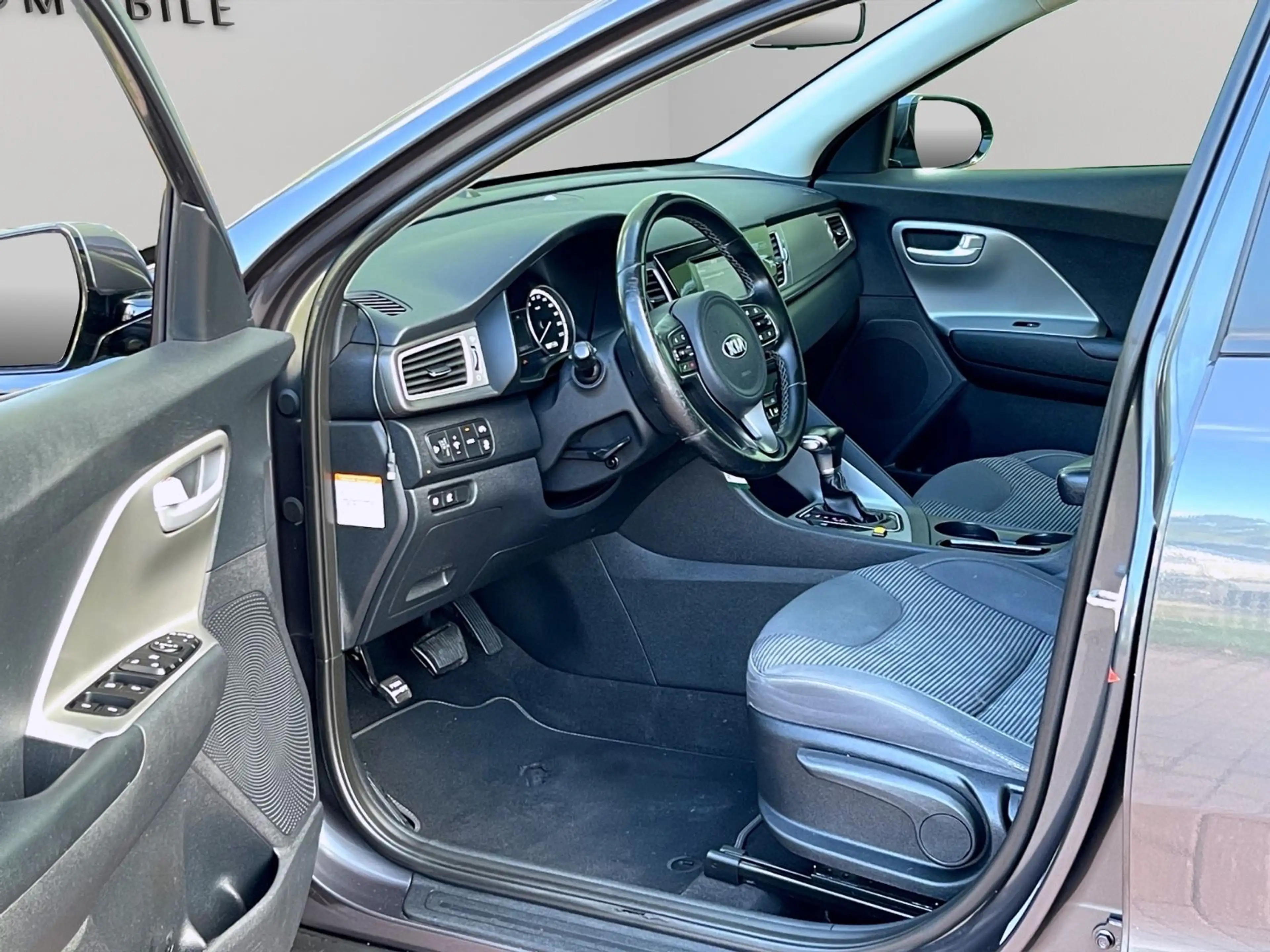 Kia Niro Edition 7 Plug-in Hybrid — photo 9
