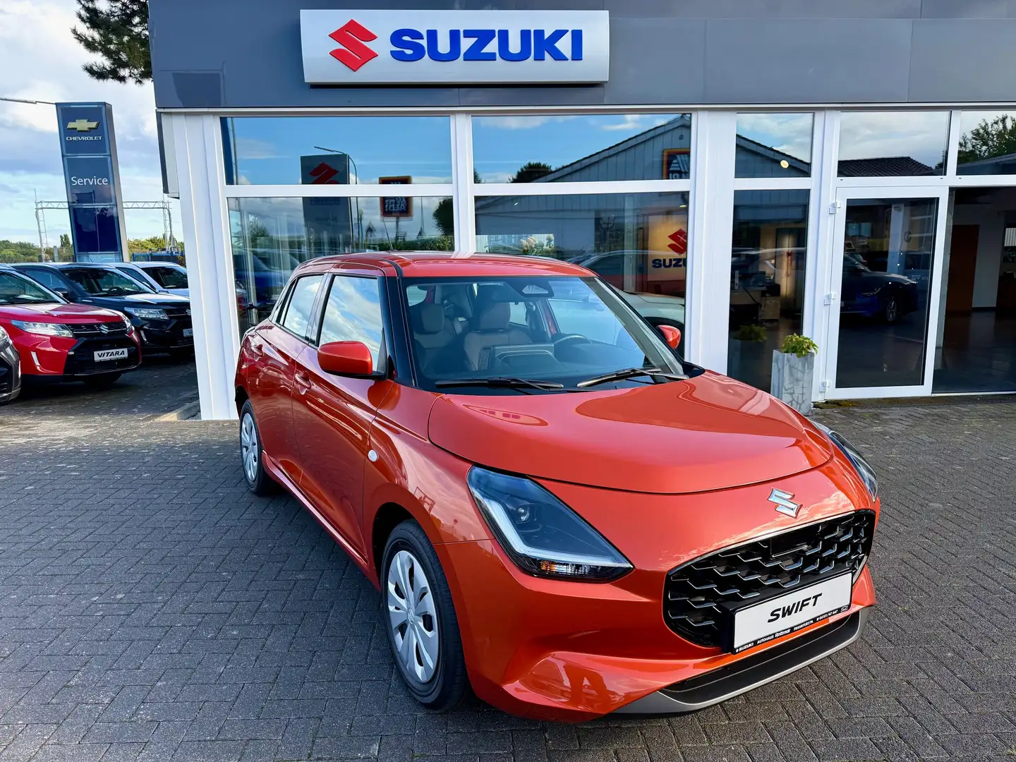Suzuki Swift Swift 1.2 Dualjet Hybrid MT Club Orange - 1
