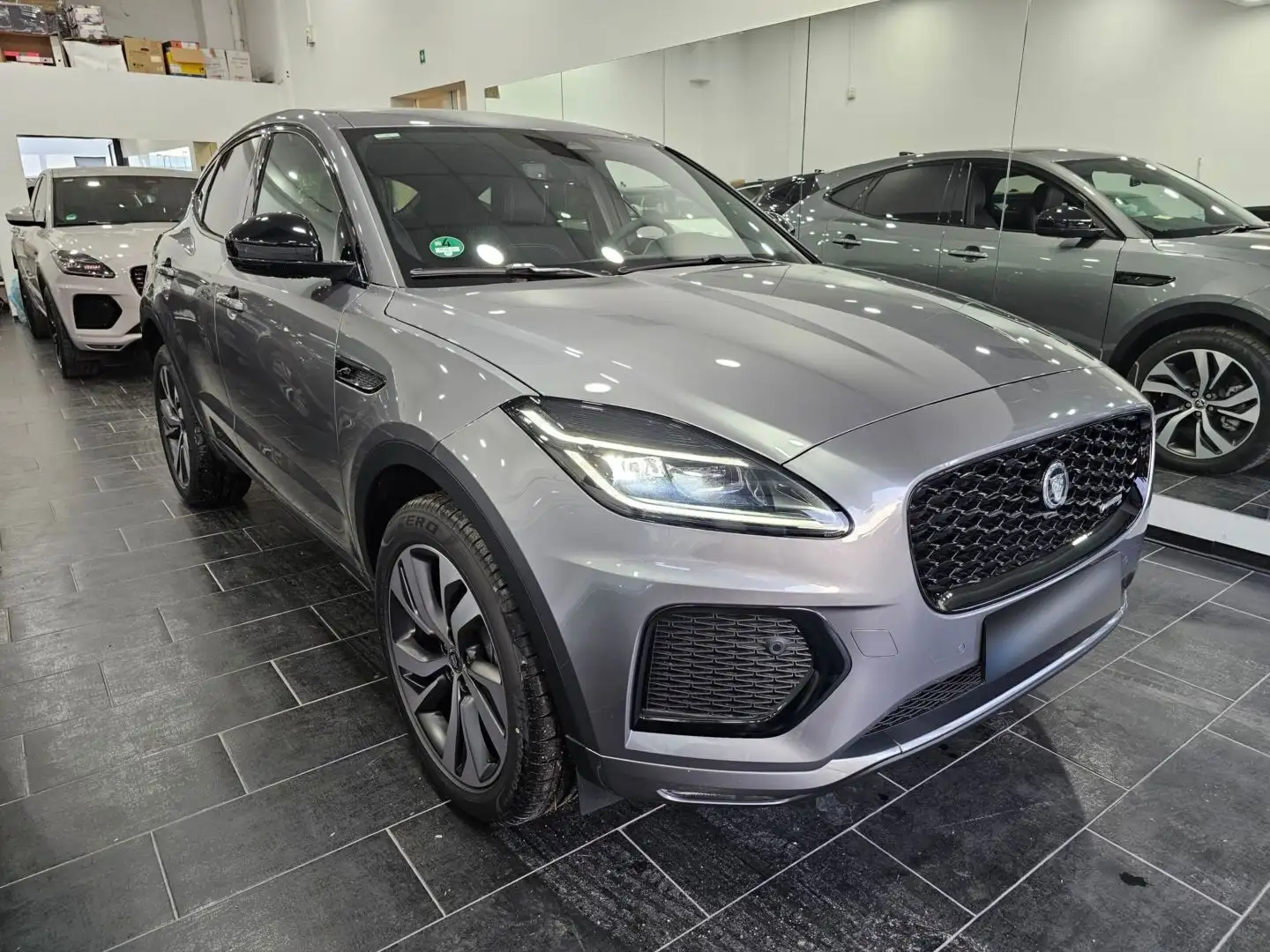 Jaguar E-Pace R-Dynamic SE Navi Camera Tetto C.20" LED BlackPack Gris - 2