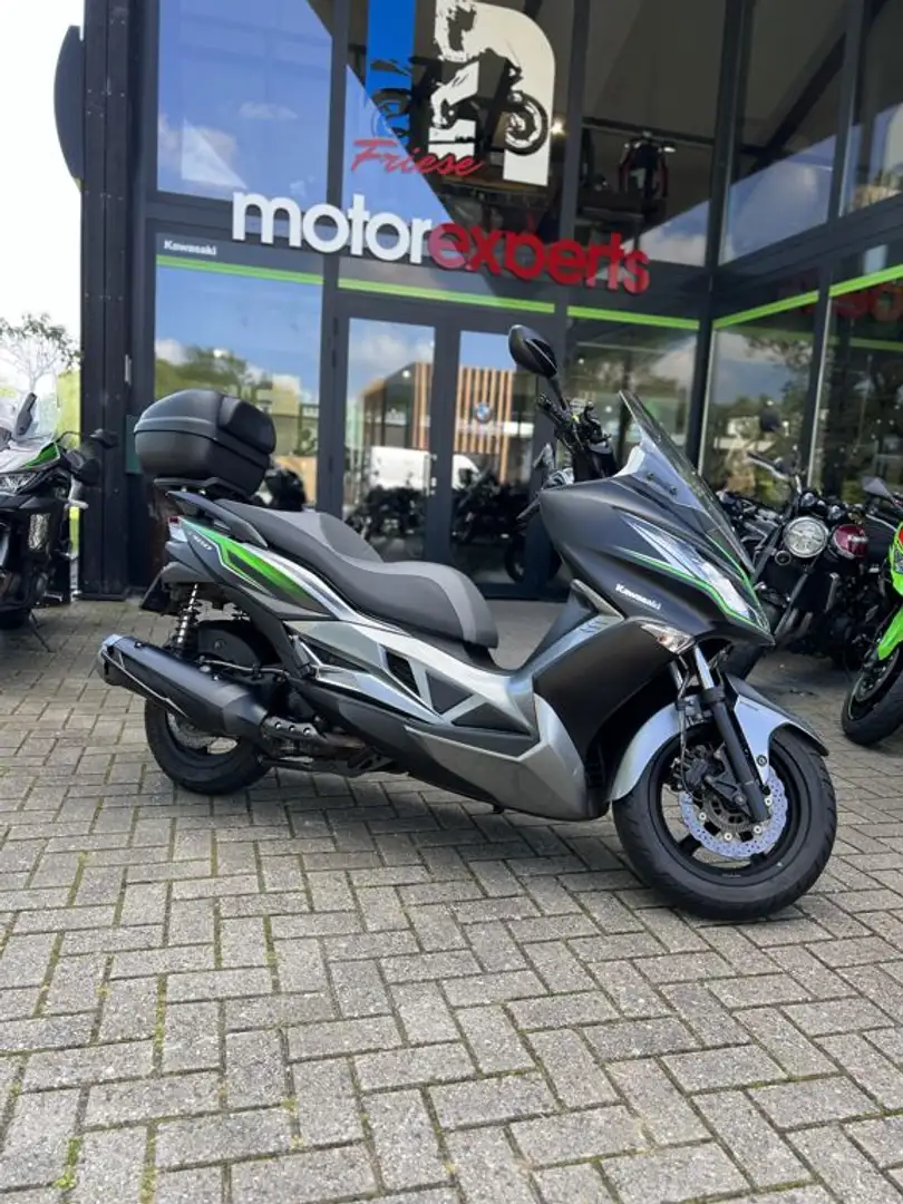 Kawasaki J300 - 1