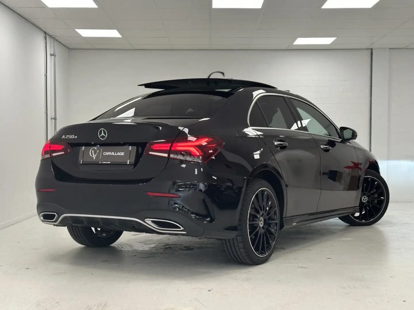 Mercedes-Benz A 250 e Premium Plus | Burmester | 360 camera | Memory s Zwart - 2
