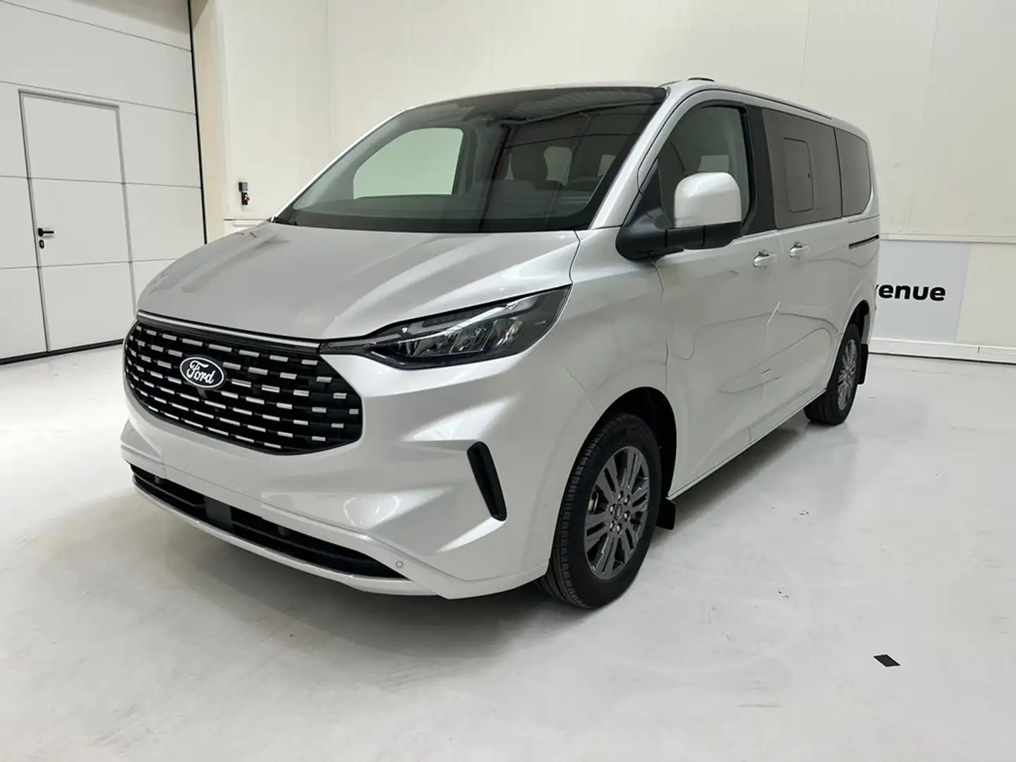 Ford Tourneo Custom * New  - 8 places - Diesel * Argent - 1