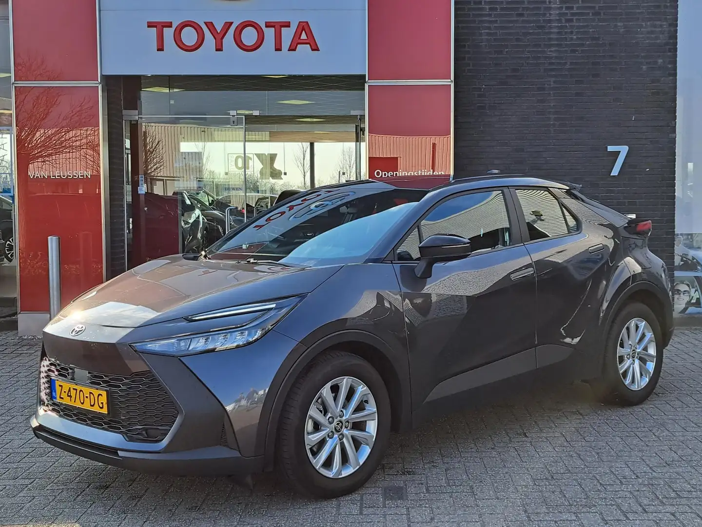 Toyota C-HR 1.8 Hybrid 140 APPLE CAR PLAY/ANDROID AUTO BOTSWAA Grijs - 1