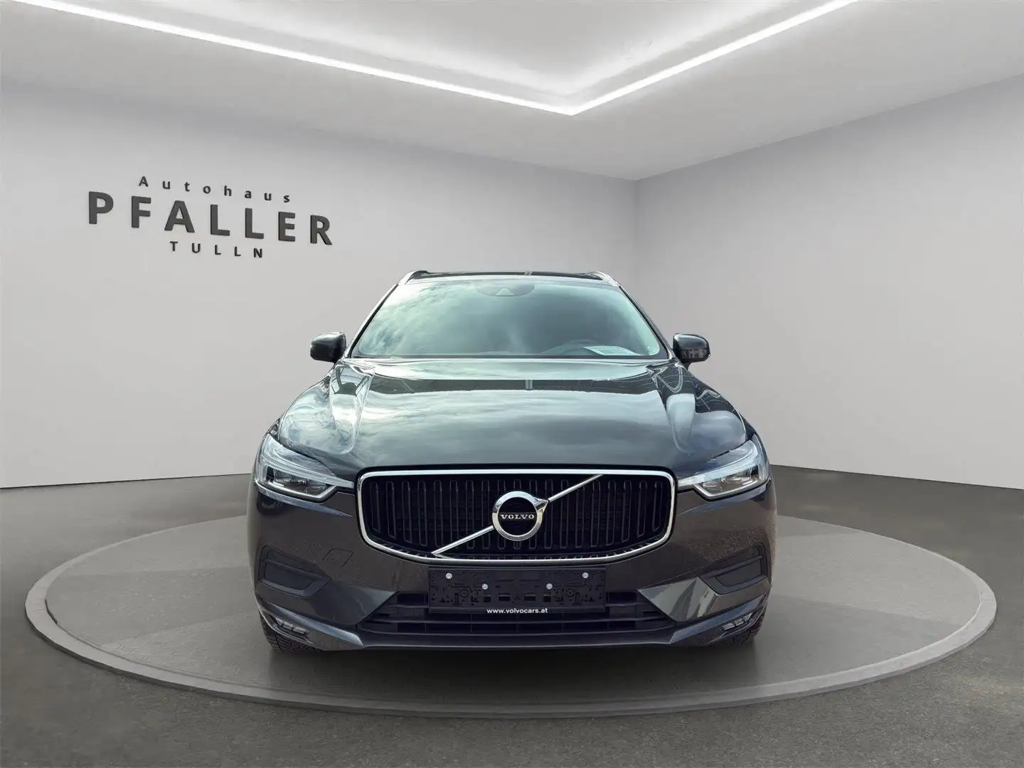 Volvo XC60 B4 Momentum Pro AWD Geartronic Braun - 2