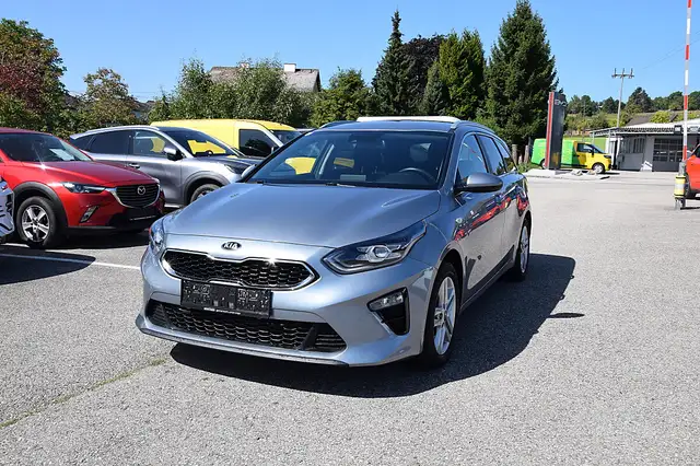 Kia Ceed SW / cee'd SW ceed SW 1,6 CRDi SCR ISG Silber **8 Fach Bereift**