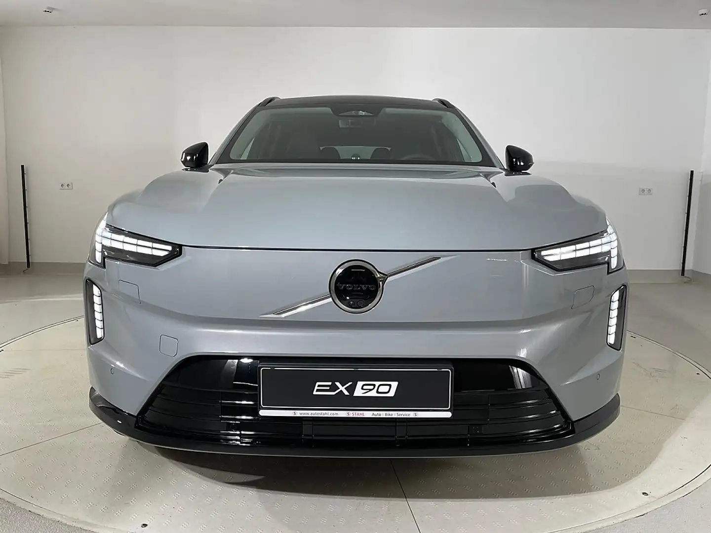 Volvo EX90 Twin AWD 106kWh Plus | Stahl Wien 22 Grau - 2