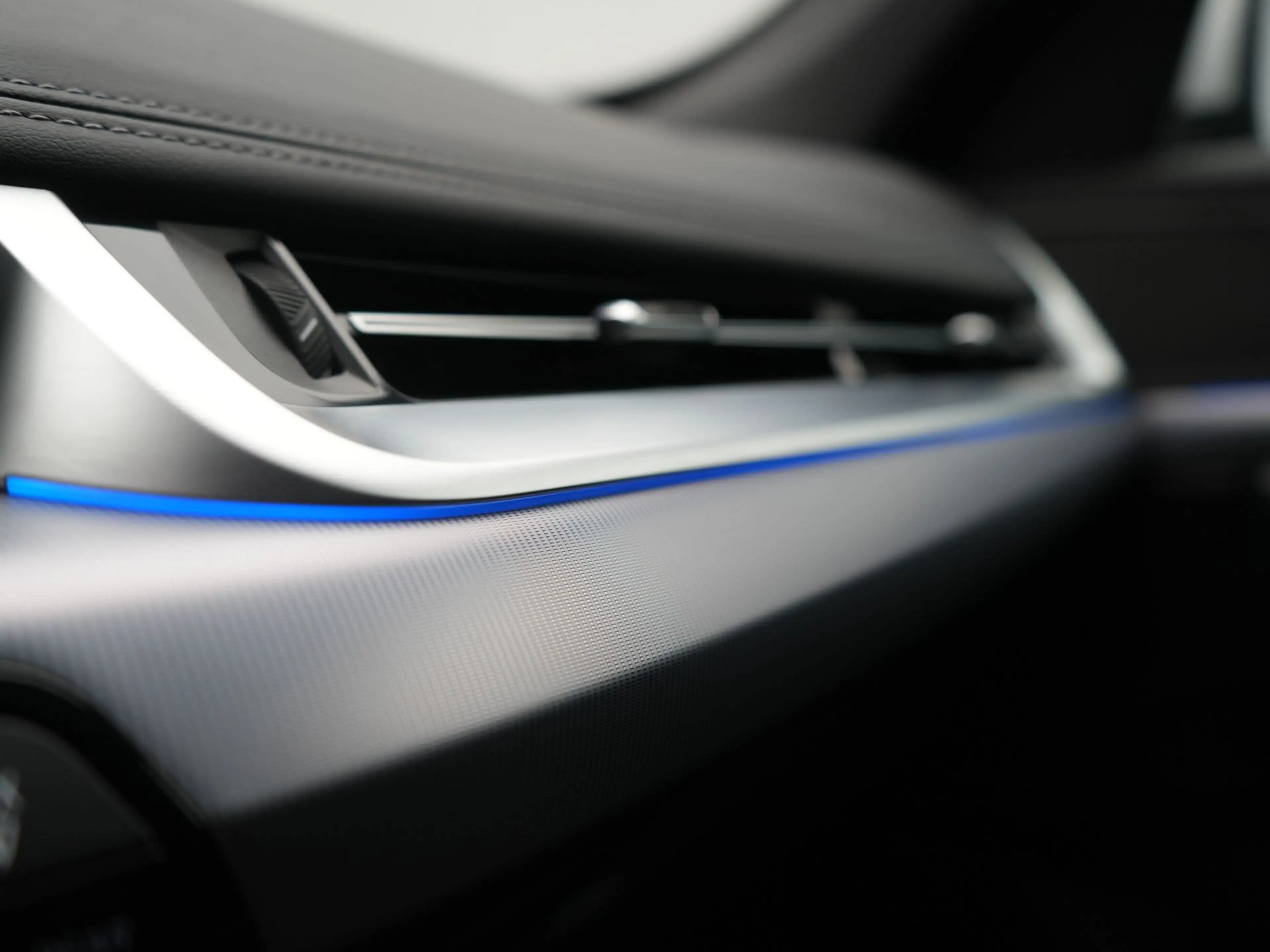 BMW iX1 xDrive30 X Line 67 kWh 313pk Dealer O.H. | Trekhaa — photo 41