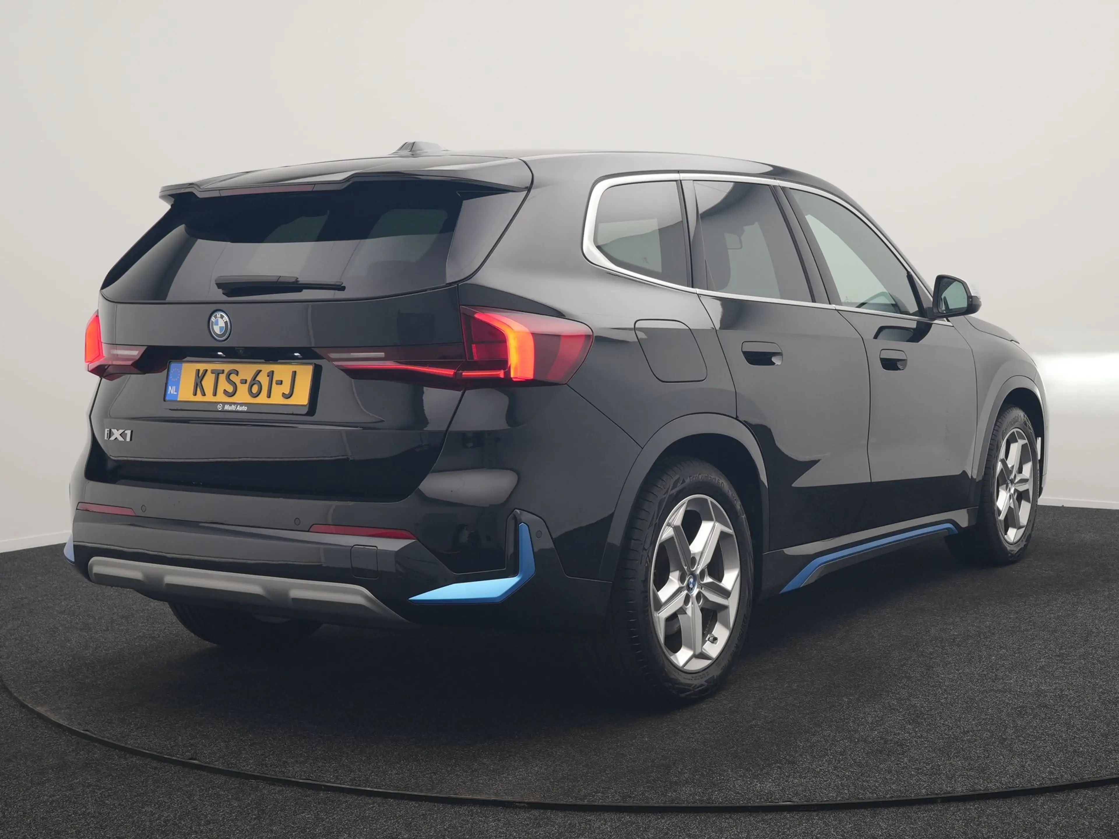 BMW iX1 xDrive30 X Line 67 kWh 313pk Dealer O.H. | Trekhaa — photo 3