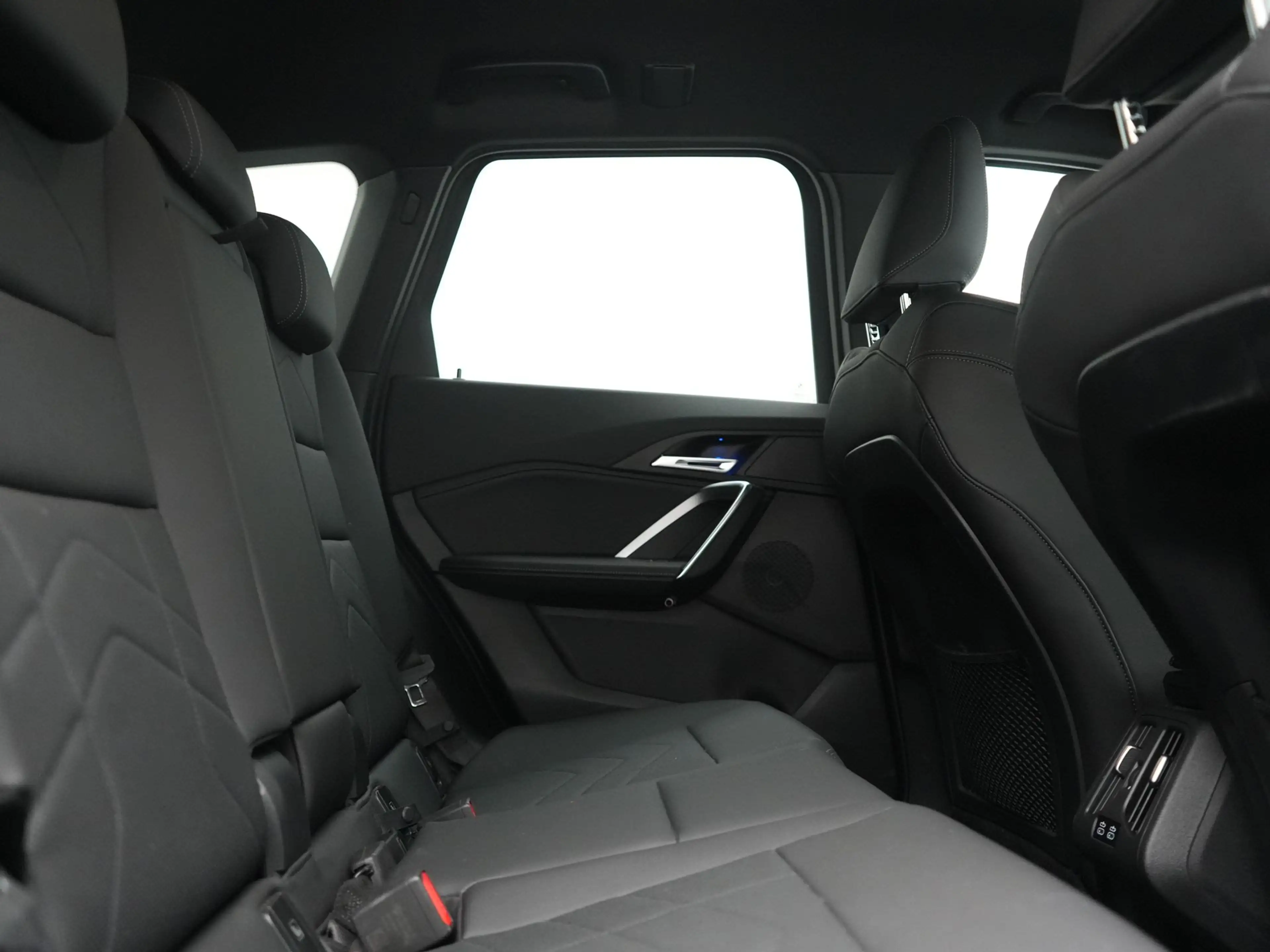 BMW iX1 xDrive30 X Line 67 kWh 313pk Dealer O.H. | Trekhaa — photo 6