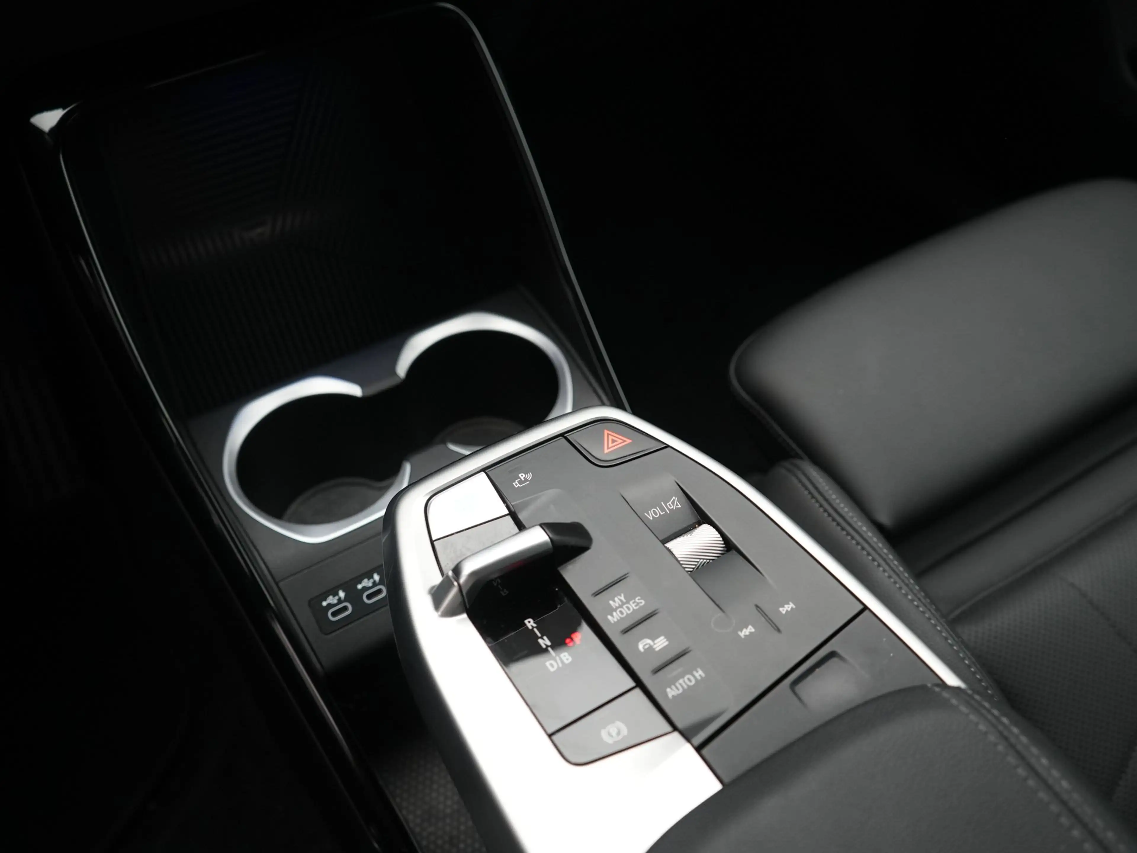 BMW iX1 xDrive30 X Line 67 kWh 313pk Dealer O.H. | Trekhaa — photo 20