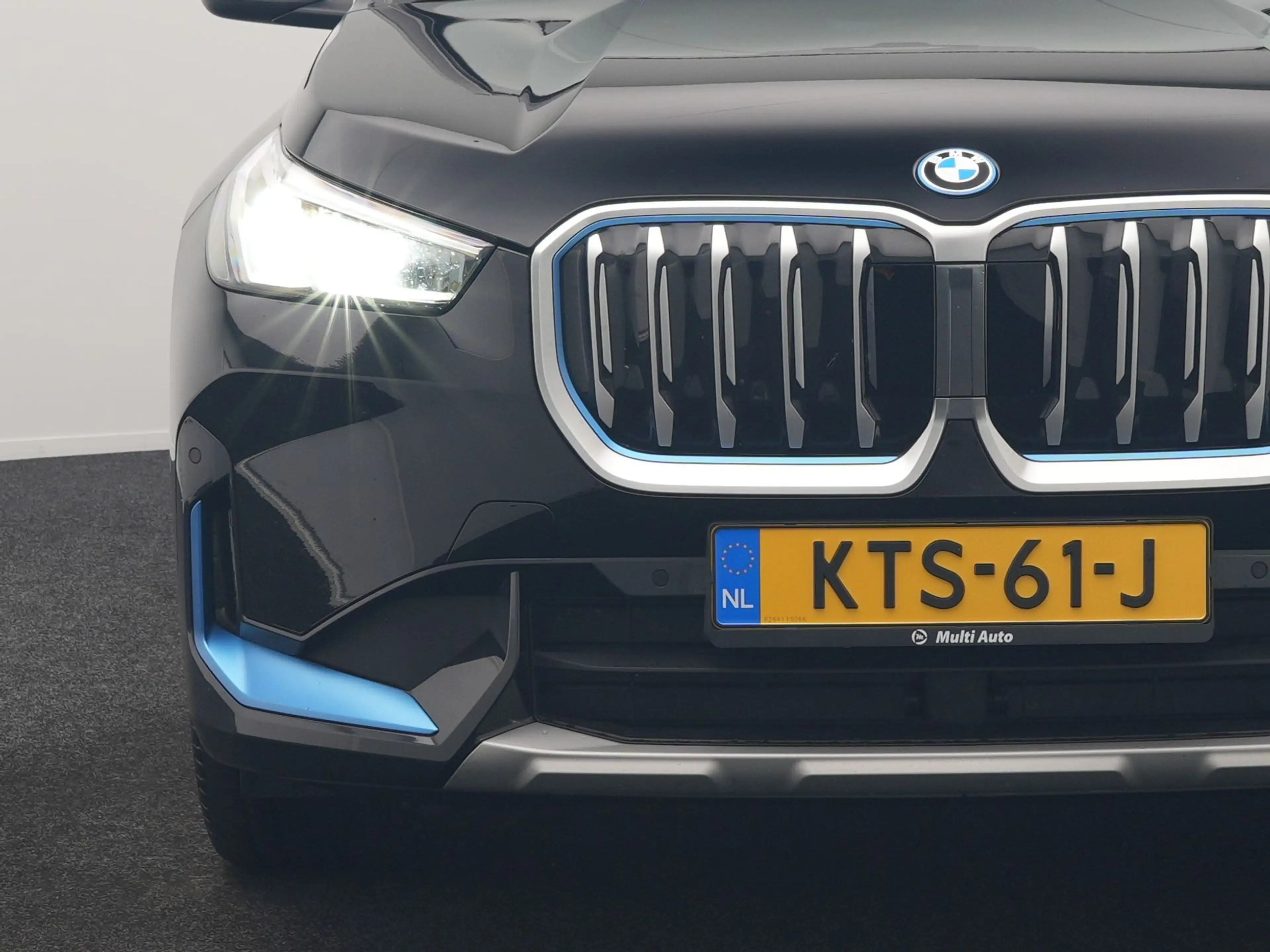 BMW iX1 xDrive30 X Line 67 kWh 313pk Dealer O.H. | Trekhaa — photo 21
