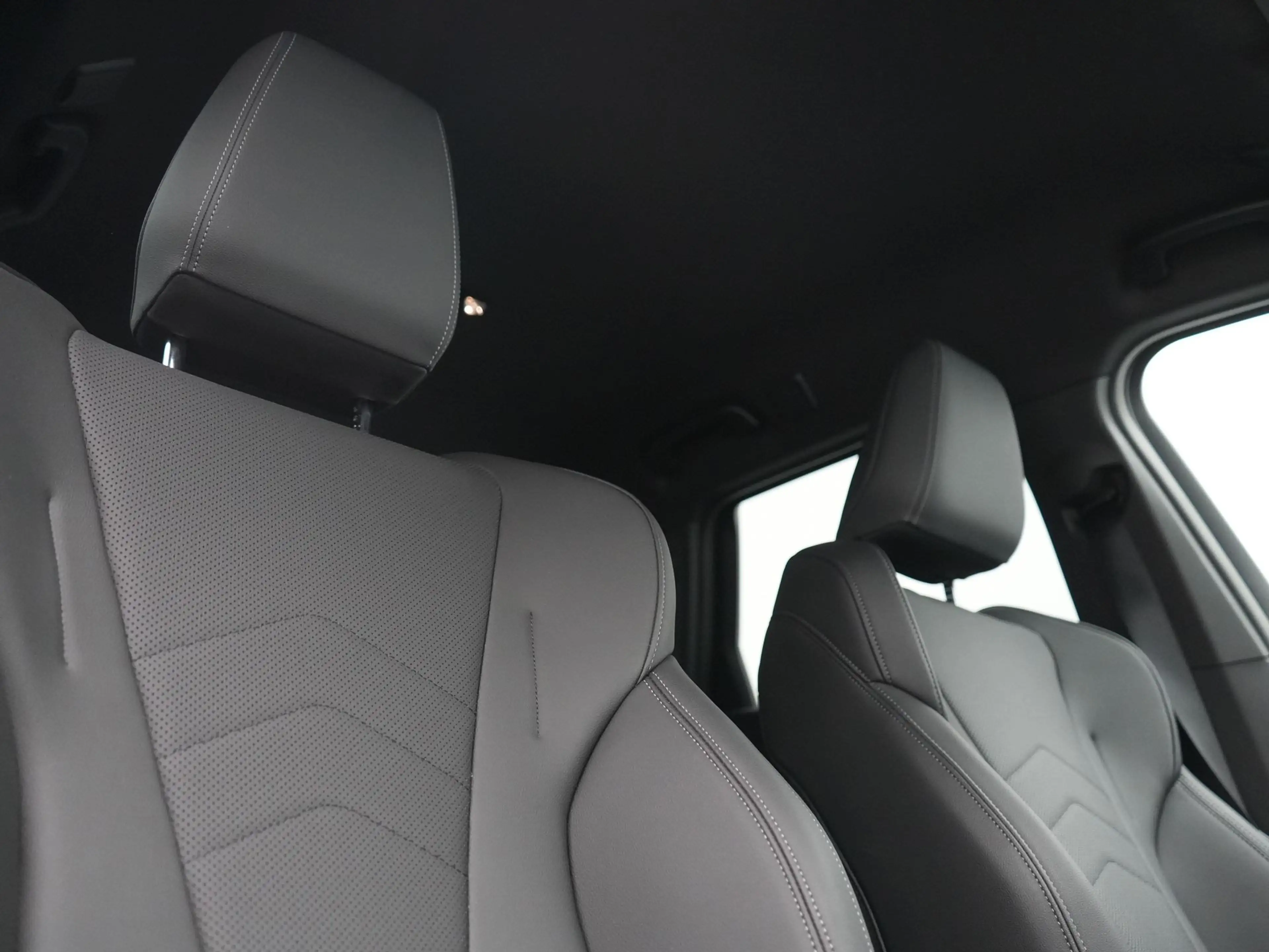 BMW iX1 xDrive30 X Line 67 kWh 313pk Dealer O.H. | Trekhaa — photo 5