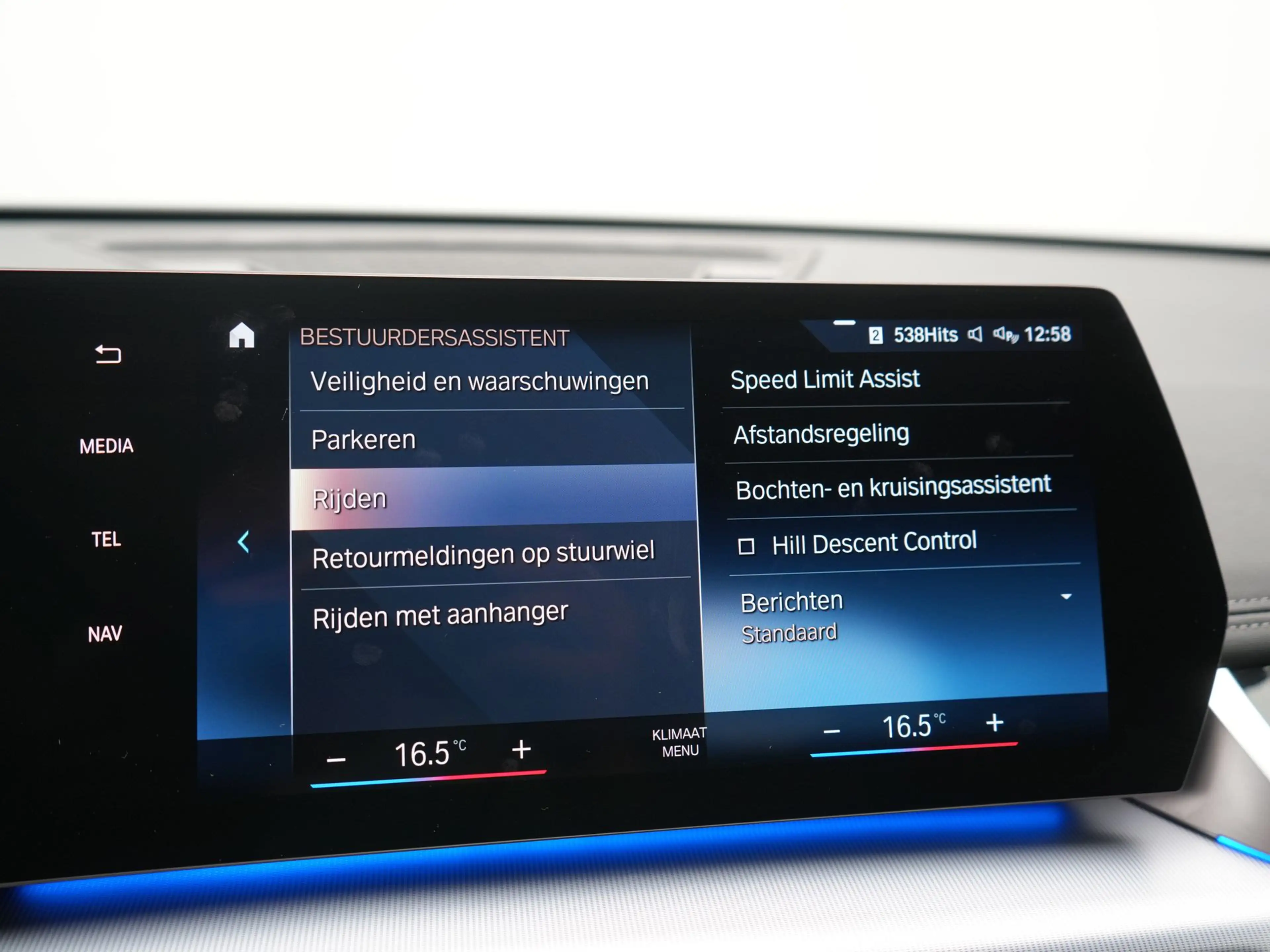 BMW iX1 xDrive30 X Line 67 kWh 313pk Dealer O.H. | Trekhaa — photo 37