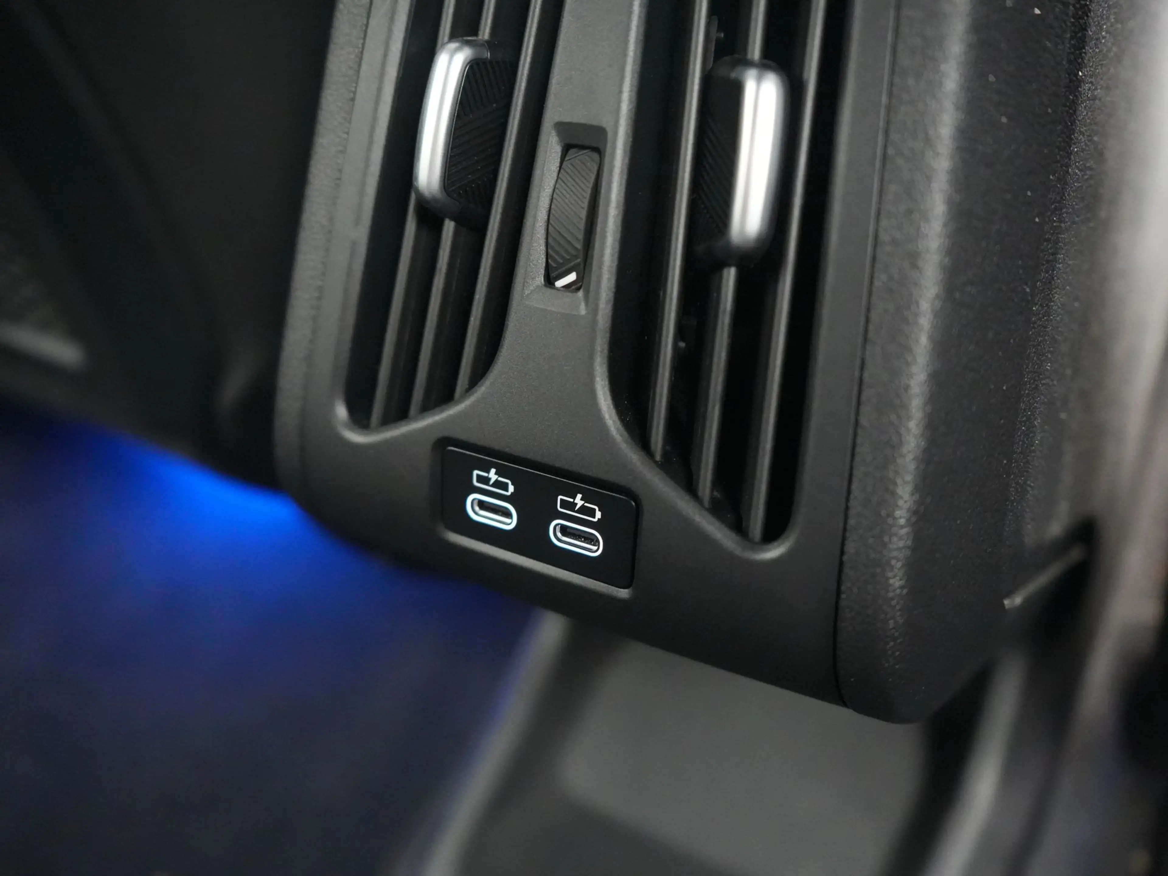 BMW iX1 xDrive30 X Line 67 kWh 313pk Dealer O.H. | Trekhaa — photo 7