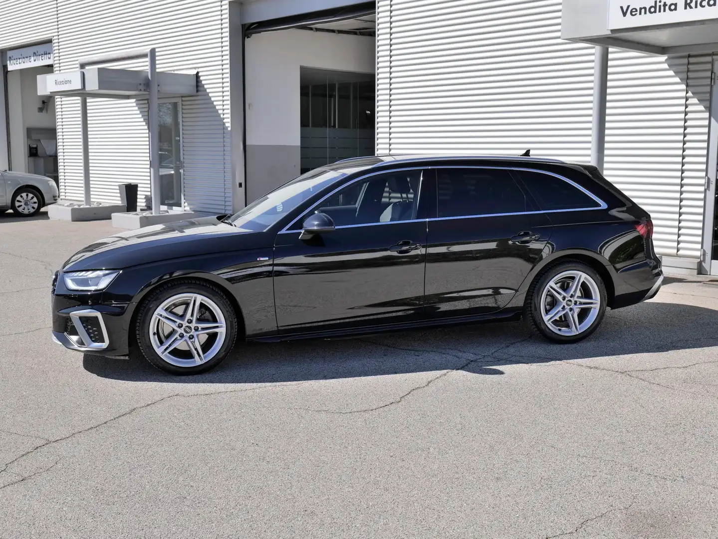 Audi A4 Avant 2.0 (35) Tdi 163cv S-tronic S-Line edition Zwart - 2