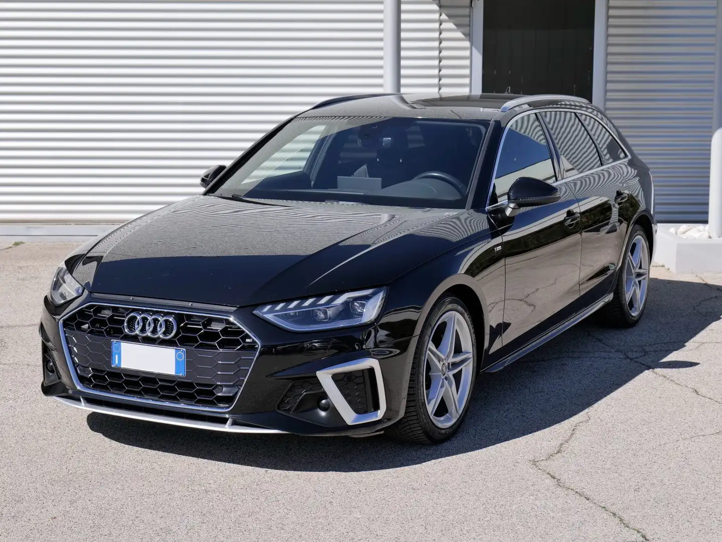 Audi A4 Avant 2.0 (35) Tdi 163cv S-tronic S-Line edition Zwart - 1