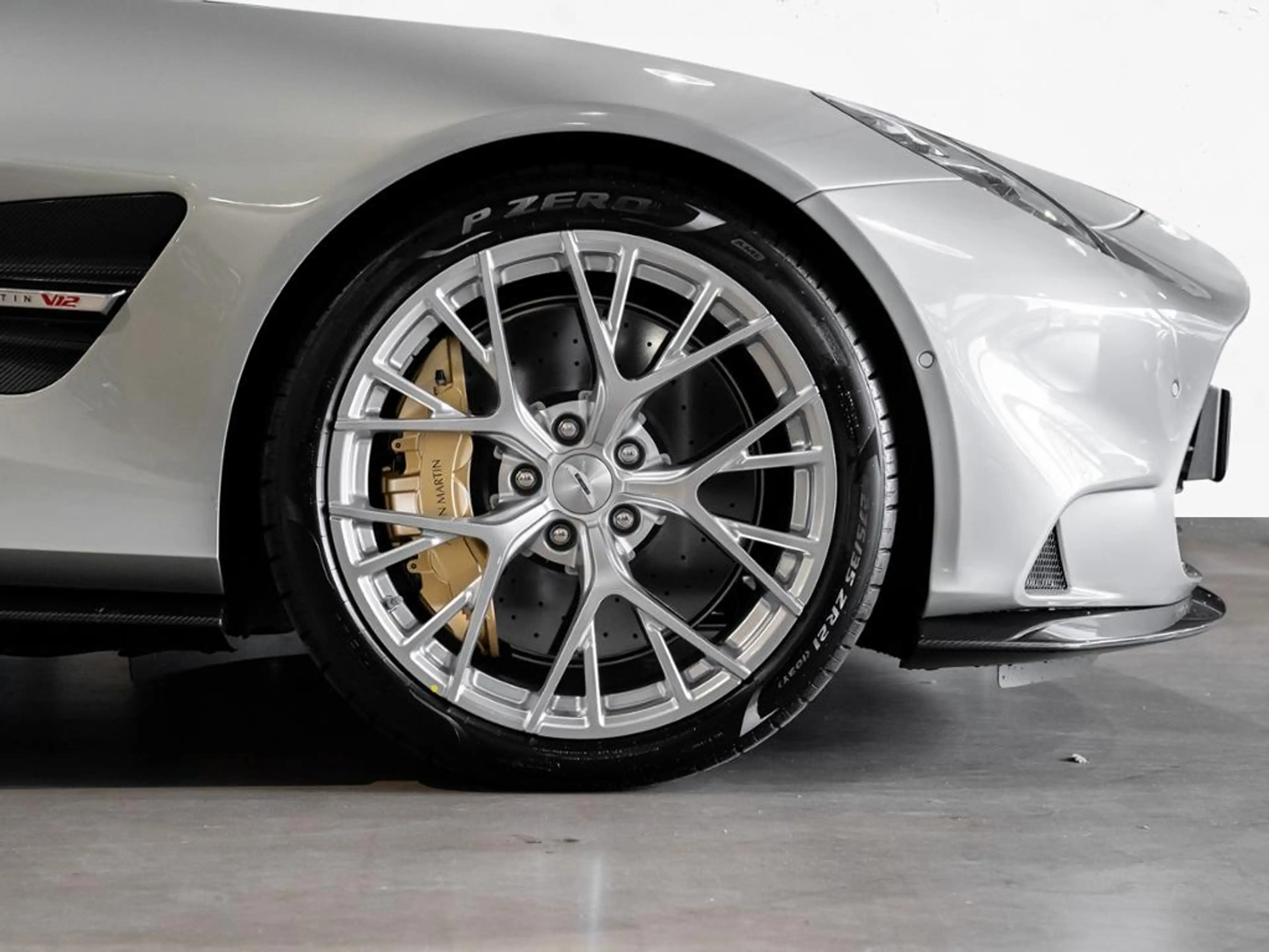 Aston Martin Vanquish Coupe Aston Martin Hamburg — photo 5